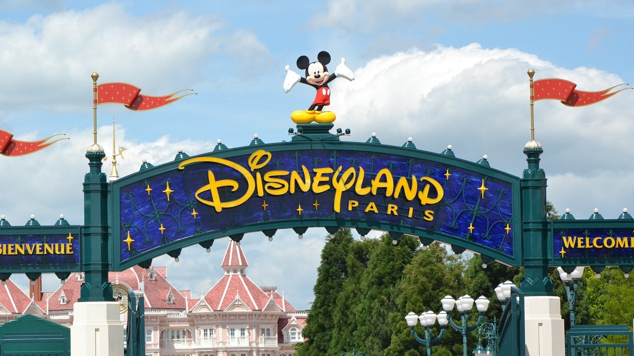 disneyland-paris-g7ca863248_1280 (1)