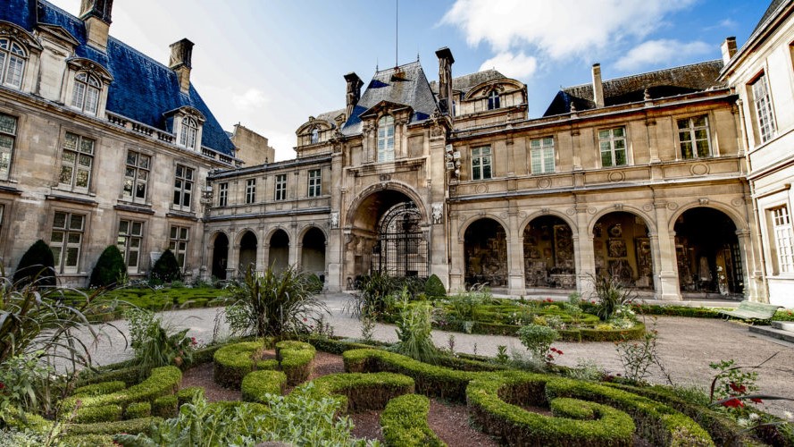 Carnavalet-Feature-960x500