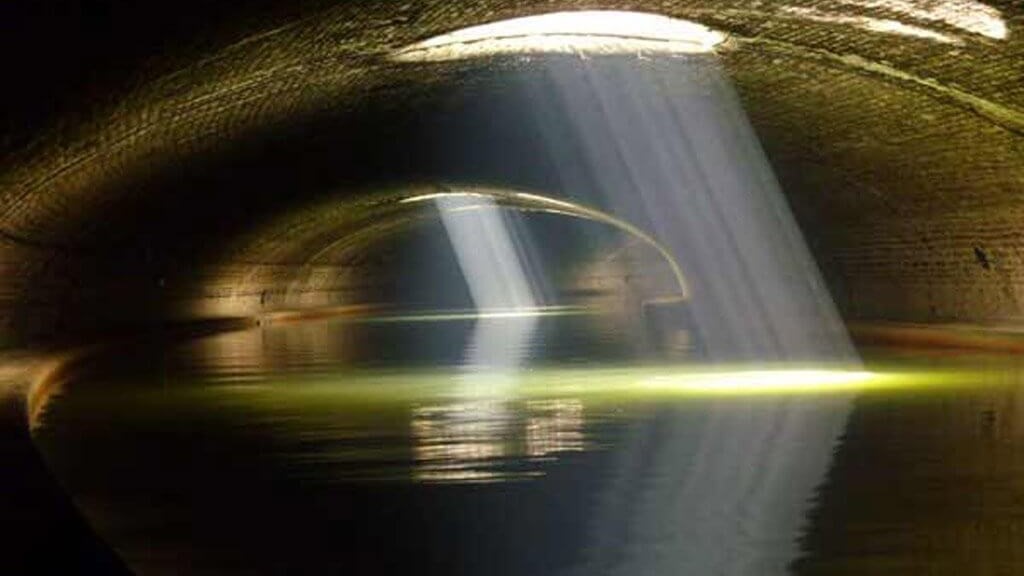 Underground-Canal-Saint-Martin-Paris a bridge that has a statue on top of it